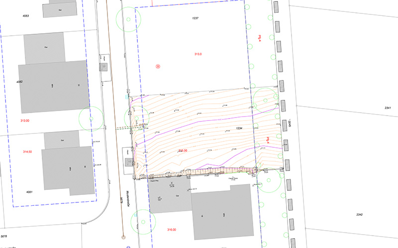 Topografische Karte mit Höhenlinien und Grundstücksgrenzen, die die Geländeform und Bebauung darstellen.